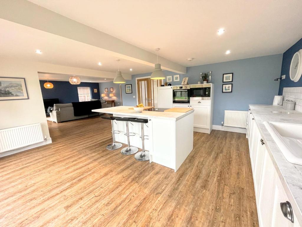 Kitchen/family room