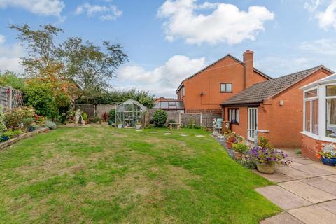 35 Warren Close, Lichfield, WS14 9XN