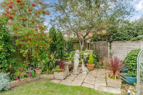 35 Warren Close, Lichfield, WS14 9XN