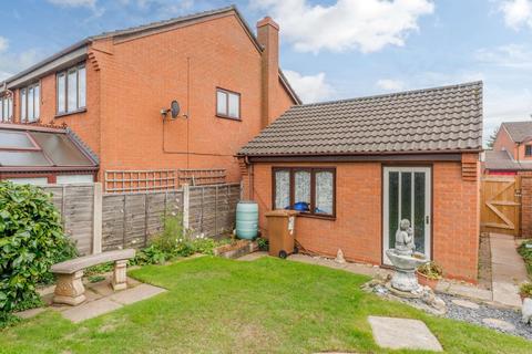 35 Warren Close, Lichfield, WS14 9XN