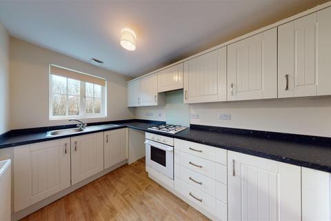 3 bedroom semi-detached house to rent - Storey Crescent, Hawkinge, Folkestone