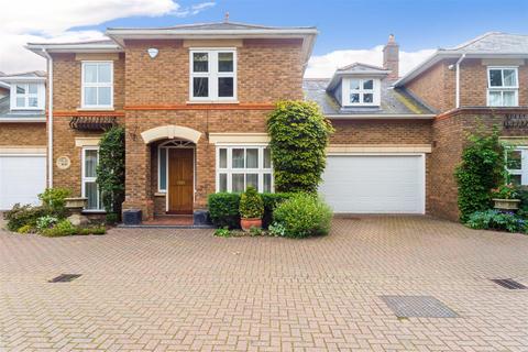 10 Rushmere Place, London, SW19 5RP