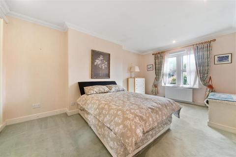 10 Rushmere Place, London, SW19 5RP