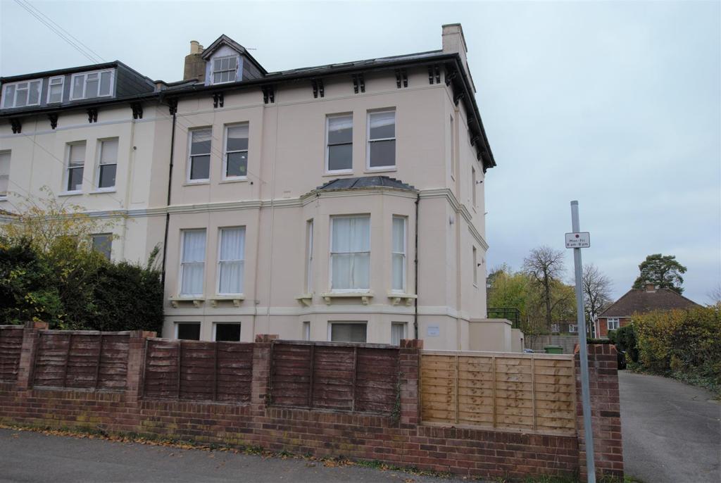 17 Church Road, Cheltenham 2 bed property £875 pcm (£202 pw)