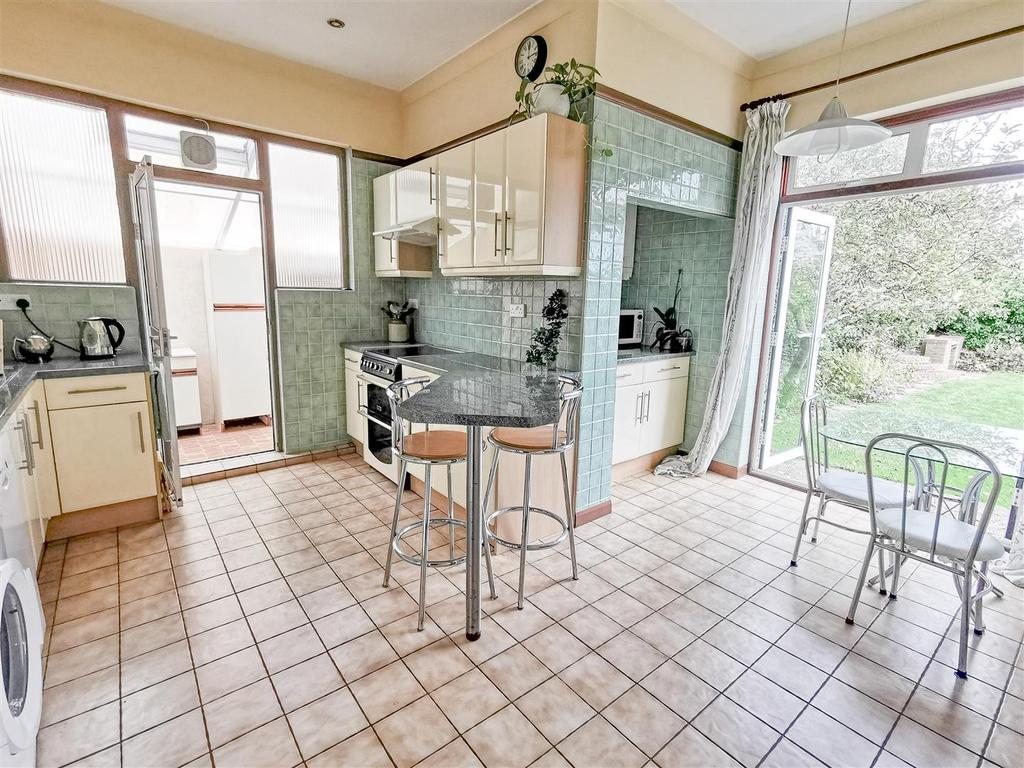 Kitchen/Breakfast Room