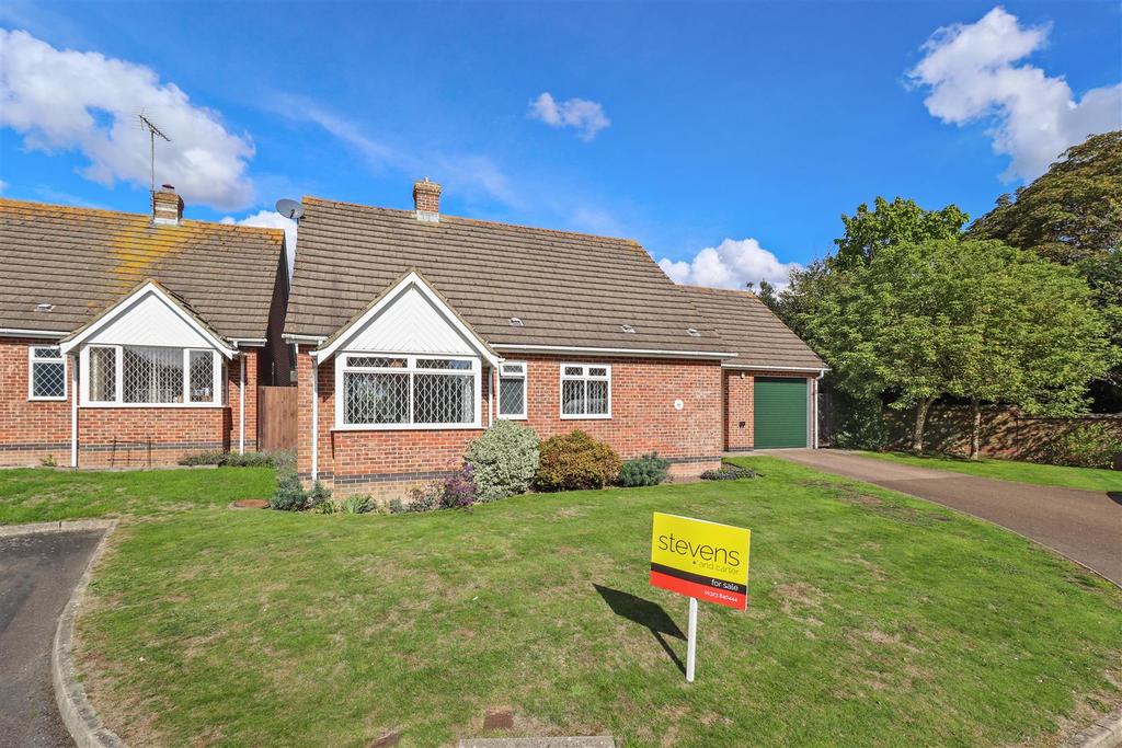 Sandbanks Gardens, Hailsham 3 bed detached bungalow £425,000