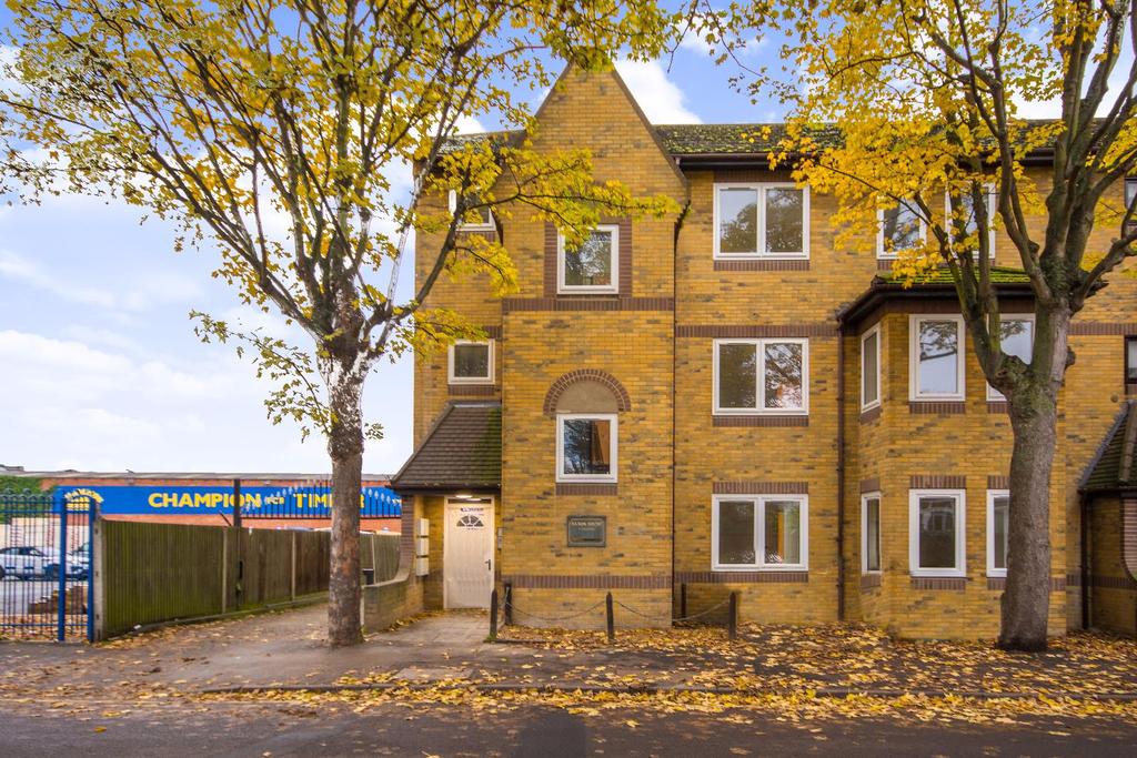 Lewis Road, Sutton 2 bed flat £350,000