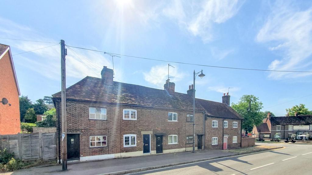 Cambridge Road, Wadesmill, Ware 2 bed cottage £1,125 pcm (£260 pw)