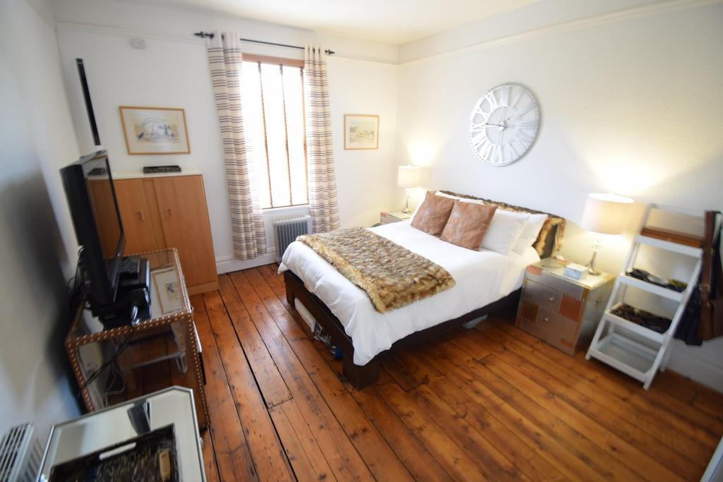 Durrant Road, Lower Parkstone, Poole 1 bed flat £945 pcm (£218 pw)