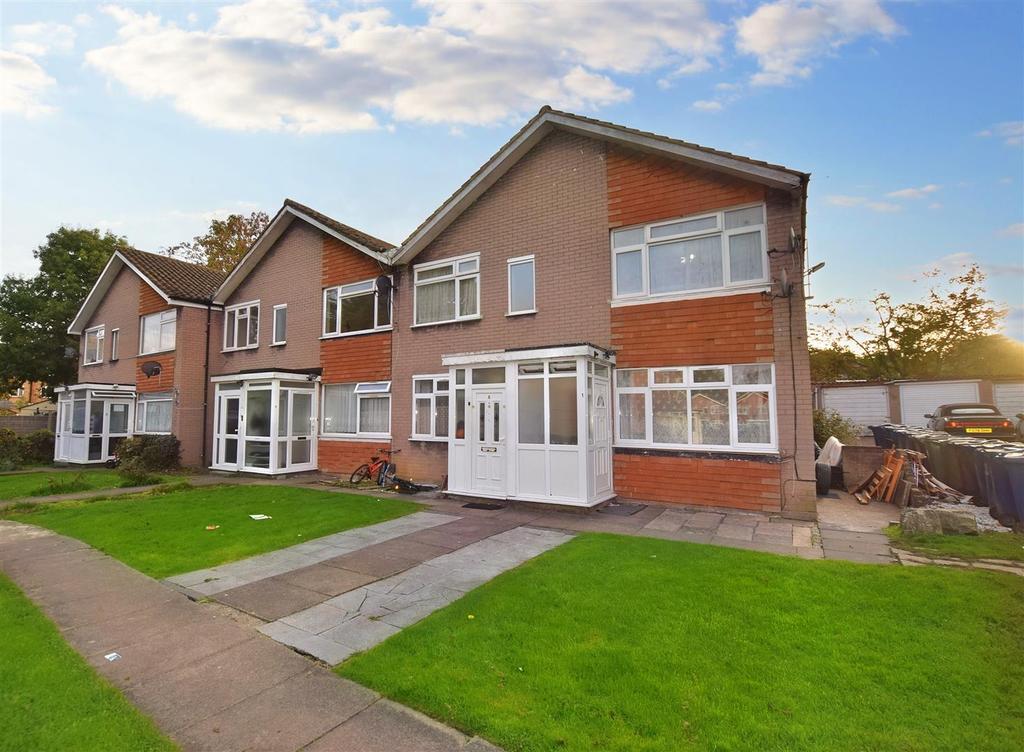 Winton Gardens, Edgware 2 bed £1,550 pcm (£358 pw)