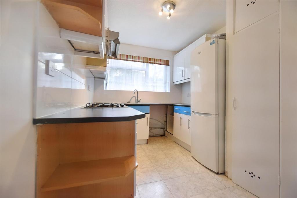 Winton Gardens, Edgware 2 bed £1,550 pcm (£358 pw)