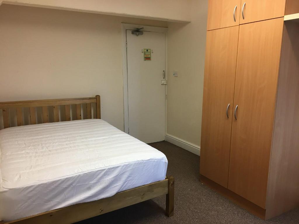 Room image2.jpg