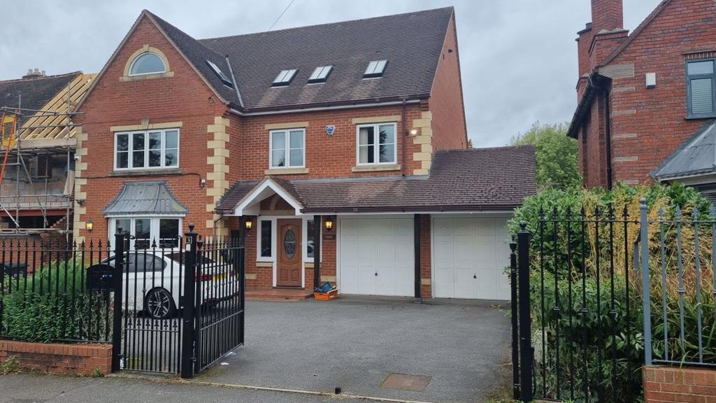 Dingle Road, Stourbridge 7 bed detached house £2,500 pcm (£577 pw)