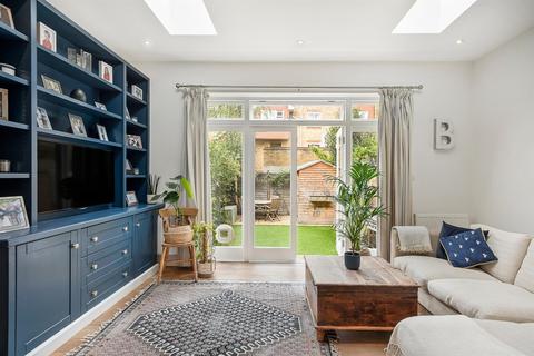 3 Mount Road, London, SW19 8ES