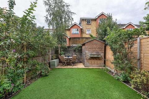 3 Mount Road, London, SW19 8ES