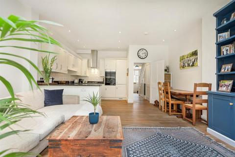 3 Mount Road, London, SW19 8ES