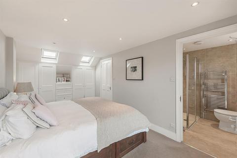 3 Mount Road, London, SW19 8ES