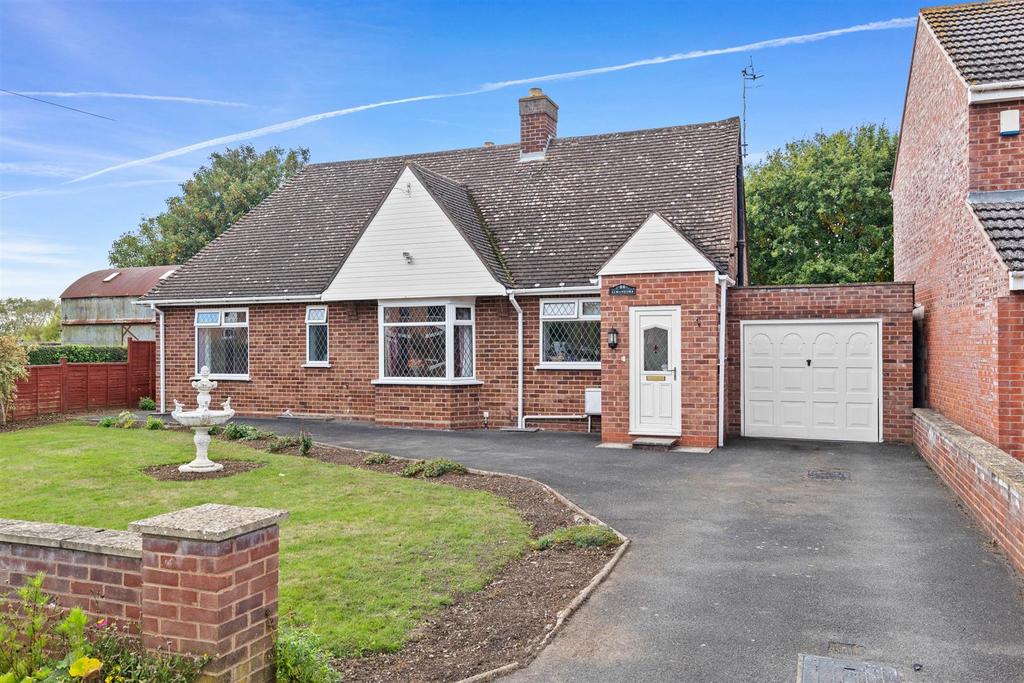 Willersey Road, Badsey, Evesham 2 bed detached house for sale £390,000
