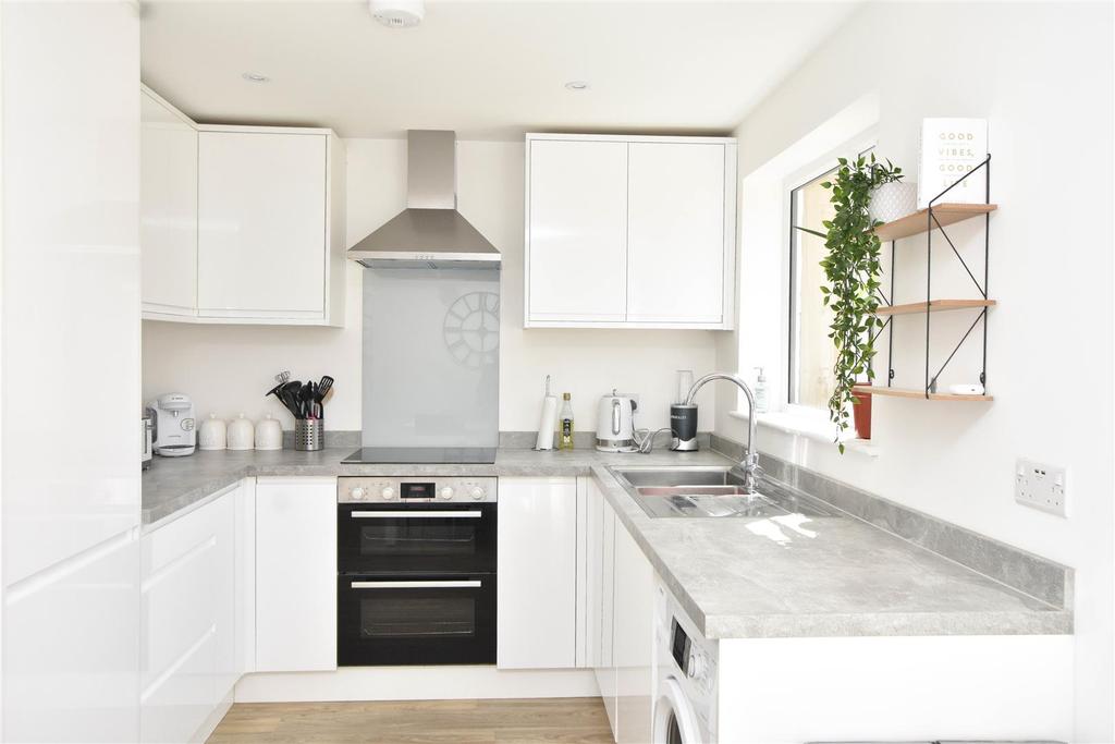 Brodrick Road, Eastbourne 2 bed terraced house for sale £280,000
