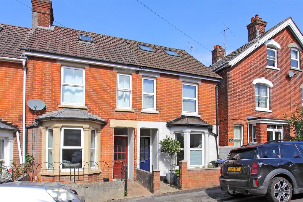 Hamilton Road, Salisbury 2 bed house £1,100 pcm (£254 pw)