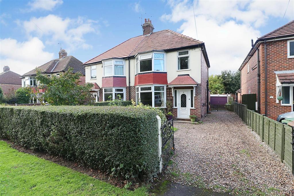 Gibson Lane, Melton, North Ferriby 3 bed semidetached house £190,000
