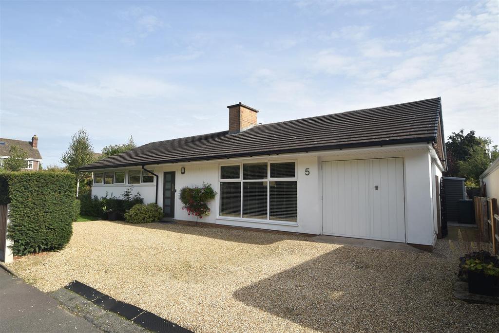 5 Kingswood Crescent, Shrewsbury, SY3 8UU 3 bed detached bungalow for