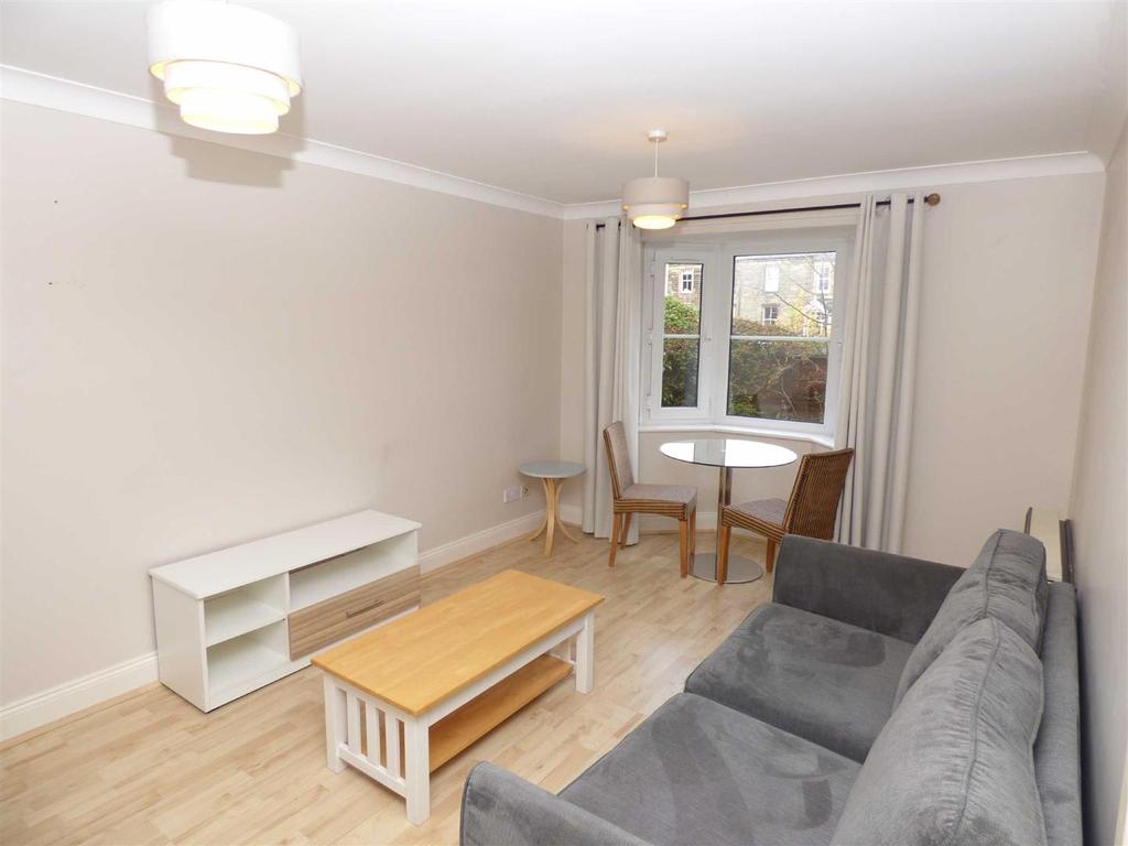 Abigail Court, Gosforth 2 bed apartment £750 pcm (£173 pw)