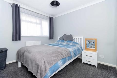 16 Lychpole Walk, Goring By Sea, Worthing, BN12 6NN
