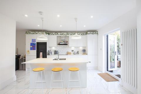 16 County Grove, London, SE5 9LE