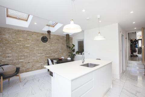 16 County Grove, London, SE5 9LE