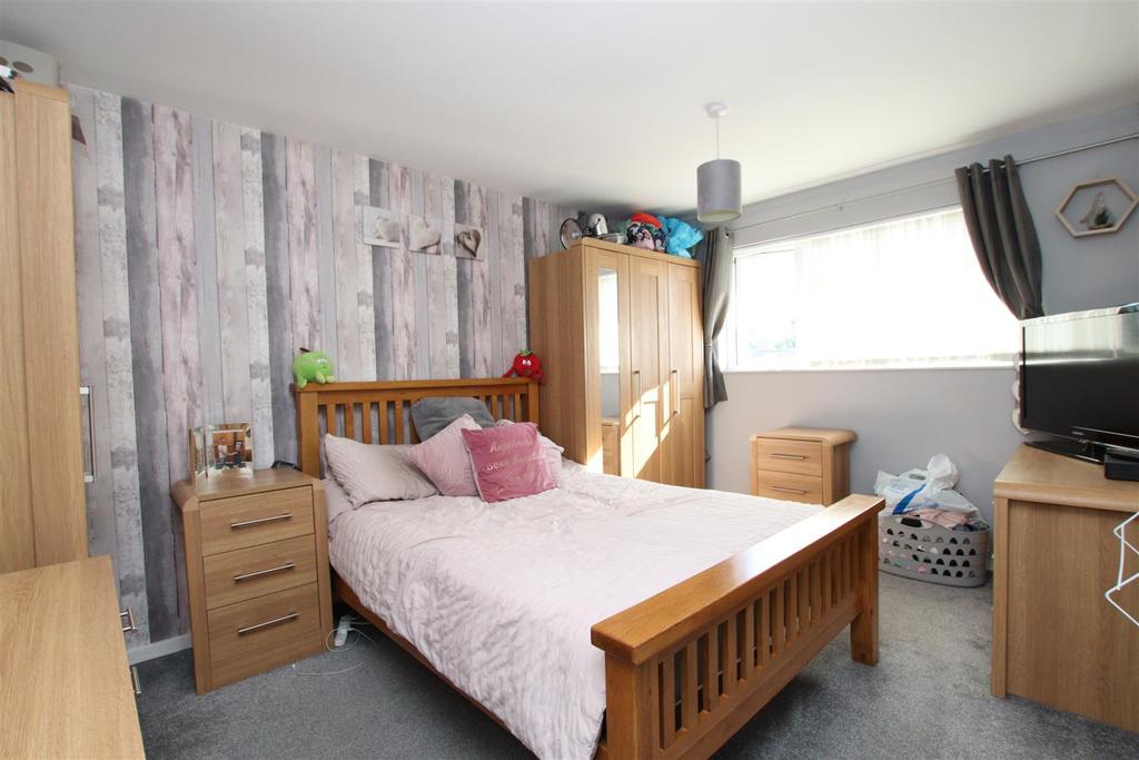 Bedroom 1.JPG