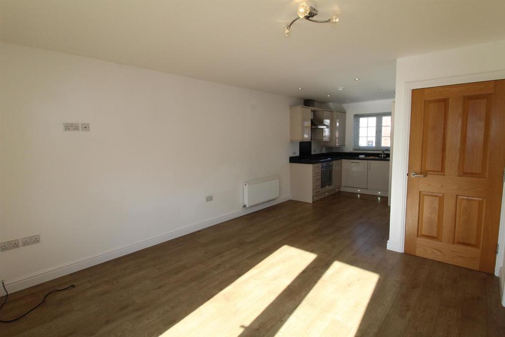 Parc Yr Hendre, Tycroes, Ammanford 4 bed townhouse £695 pcm (£160 pw)