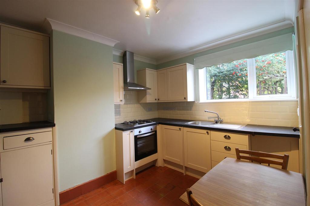 Broadway, Loughborough 3 bed semidetached house £895 pcm (£207 pw)