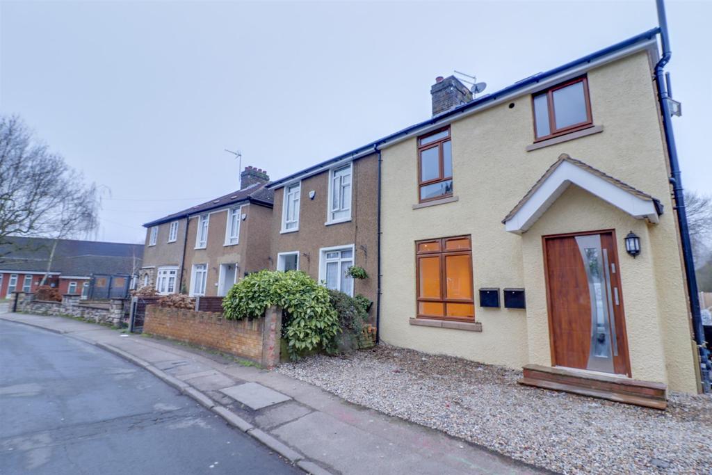 Holdbrook North Waltham Cross, Herts 1 bed £1,200 pcm (£277 pw)