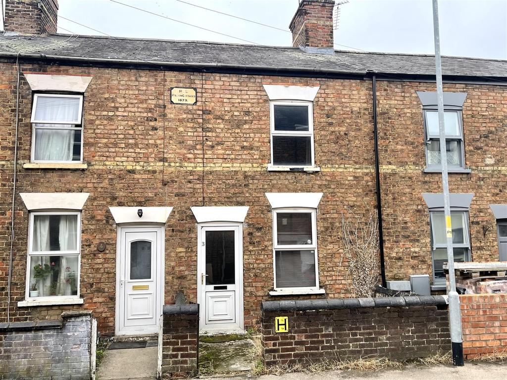 Cross Street, Spalding 2 bed terraced house £115,000
