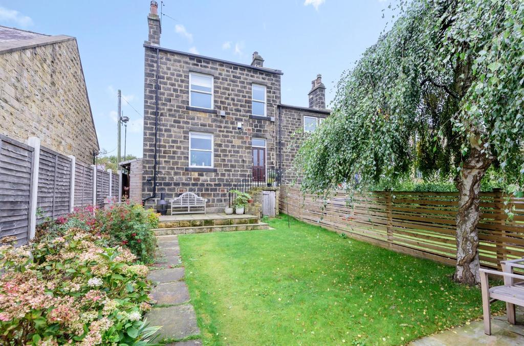 Long Row, Horsforth, Leeds 4 bed end of terrace house £400,000