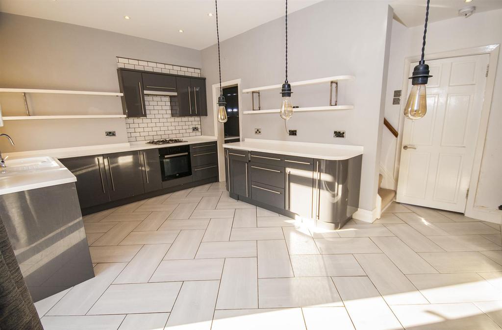 Kitchen/Dining Area
