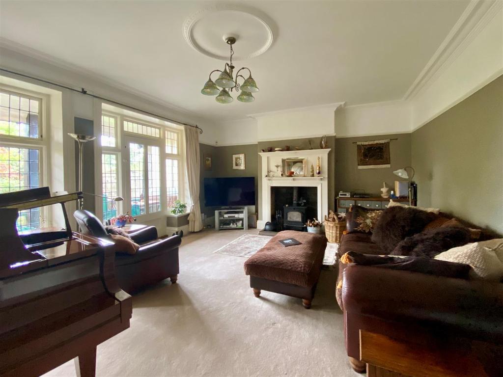 Reservoir Road, Whaley Bridge, High Peak 5 bed semidetached house for