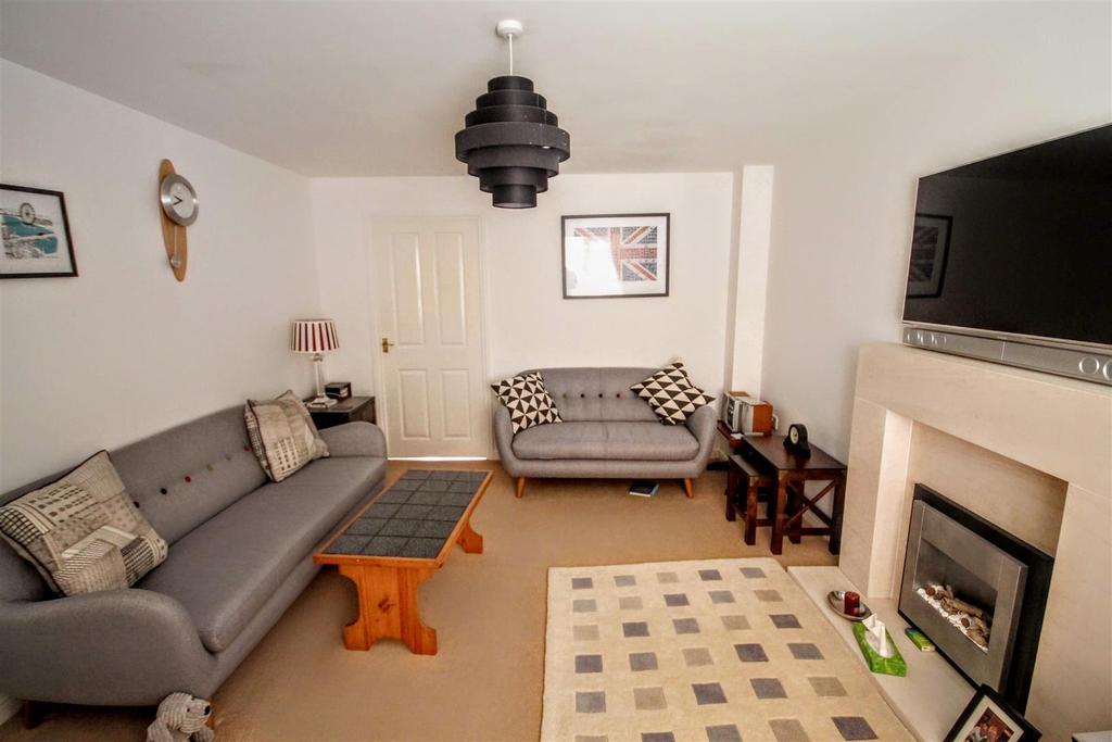 Pinewood Close, Newton Aycliffe 3 bed semidetached house £675 pcm (£