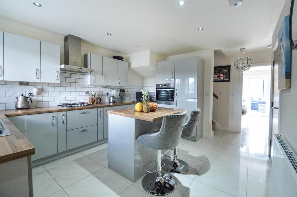 Holly Drive, Hessle 3 bed detached house for sale £300,000