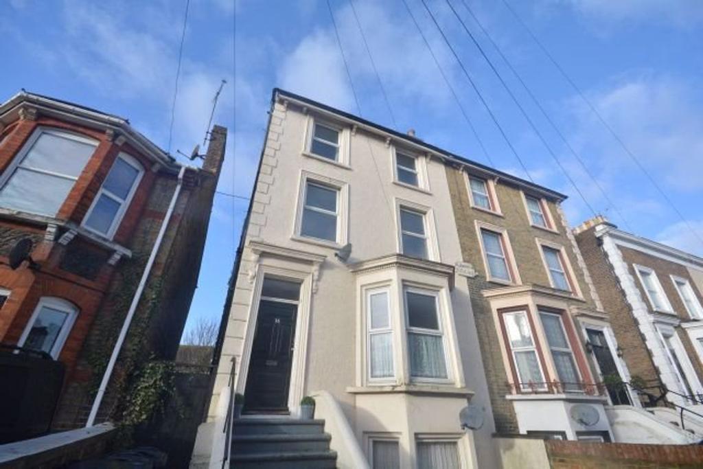 Crescent Road, Ramsgate, CT11 9QX 1 bed flat £575 pcm (£133 pw)