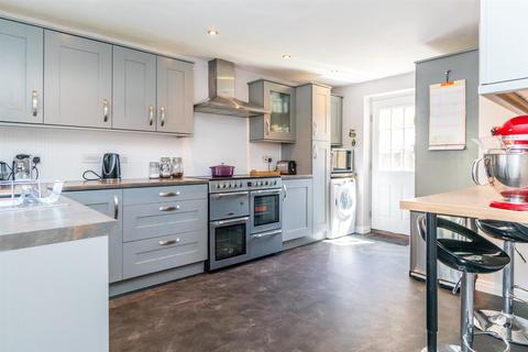 39 James Drive, Calverton, Nottingham, NG14 6RJ
