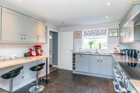39 James Drive, Calverton, Nottingham, NG14 6RJ