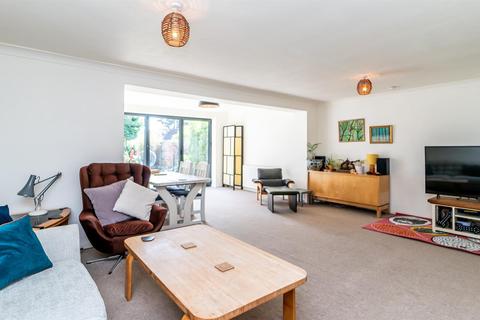 2 Hobsons Acre, Gunthorpe, Nottingham, NG14 7FF