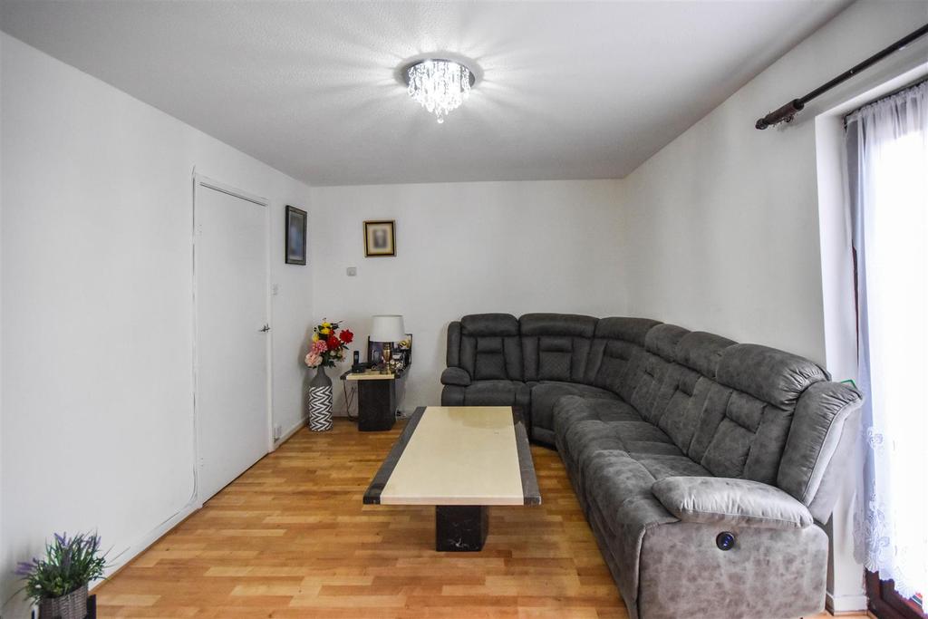 Layton Road, Brentford 3 bed terraced house £600,000