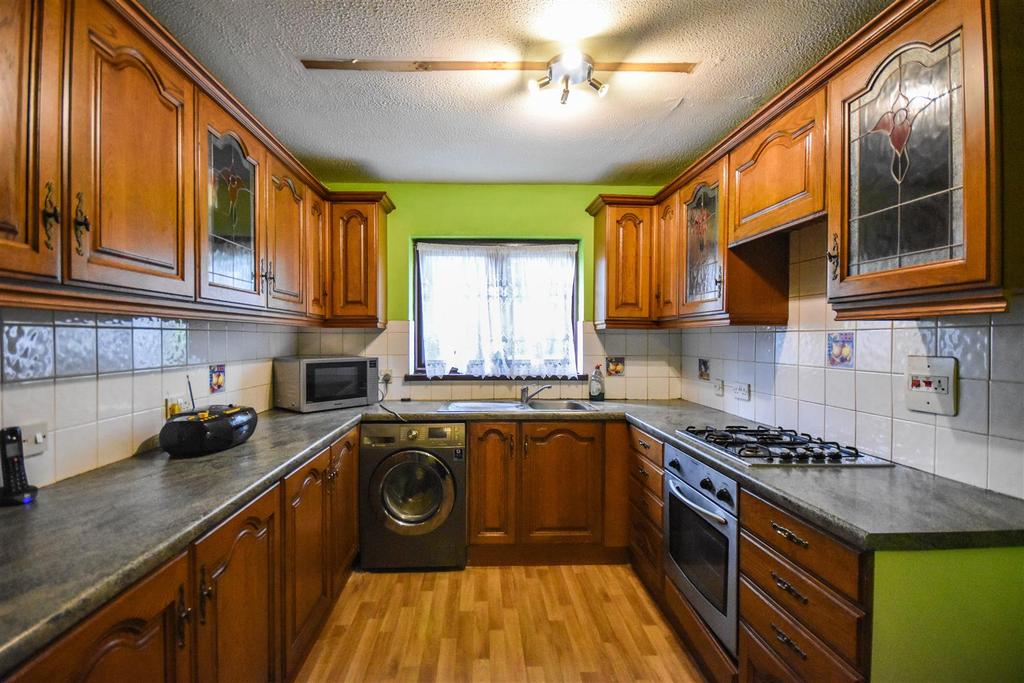 Layton Road, Brentford 3 bed terraced house £600,000