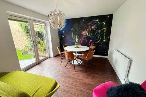 18 Shaw Close, Northampton, NN2 8FX