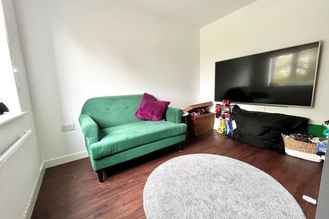 18 Shaw Close, Northampton, NN2 8FX