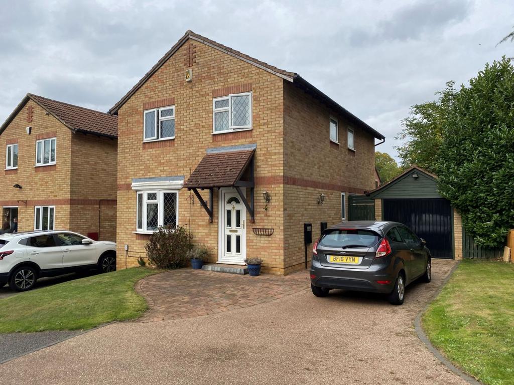 Pine Ridge, Southfields, Northampton... 4 bed detached house £310,000