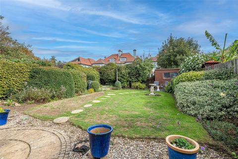 3 bedroom detached house for sale - Lynton Road, Thorpe Bay, Essex, SS1